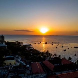 Фотография гостиницы Stonetown View Inn