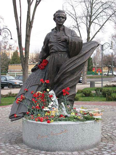 Фотографии памятника 
            Памятник Симоненко