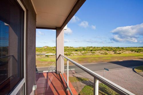 Фотографии гостевого дома 
            Esplanade Frontage 1-209