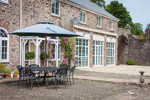 Фотография мини отеля Stoodleigh Court Coach House B & B