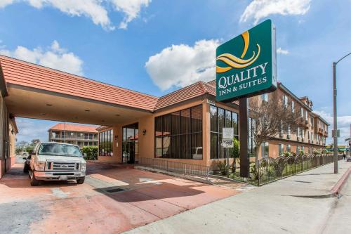 Фотография гостиницы Quality Inn & Suites Bell Gardens-Los Angeles