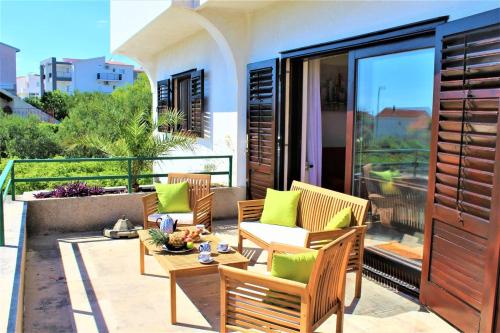 Фотография гостевого дома Apartments with a parking space Primosten - 15499