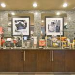 Фотография гостиницы Hampton Inn & Suites Greensboro/Coliseum Area