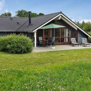 Фотографии гостевого дома
Three-Bedroom Holiday home in Ansager 7