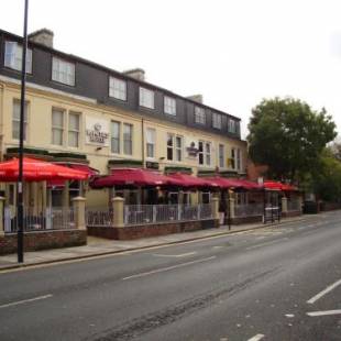 Фотографии гостиницы
Whites Hotel