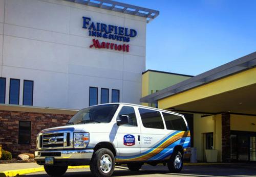 Фотография гостиницы Fairfield Inn & Suites Cincinnati North/Sharonville