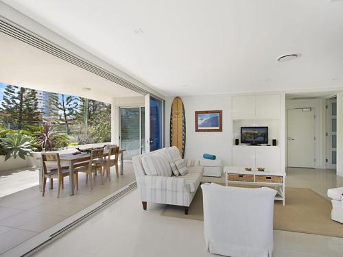 Фотография гостевого дома Neilson on the Park Unit 1A - Easy walk to beaches, cafes and shopping in Coolangatta