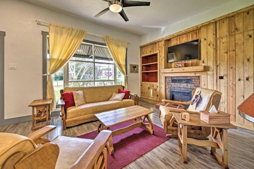 Фотография гостевого дома Remodeled Retro Home with Deck, Walk to Main Street!