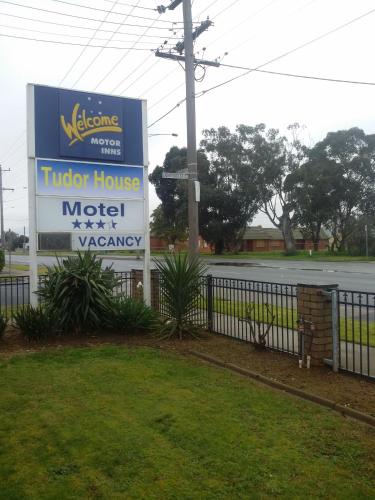 Фотография мотеля Tudor House Motel