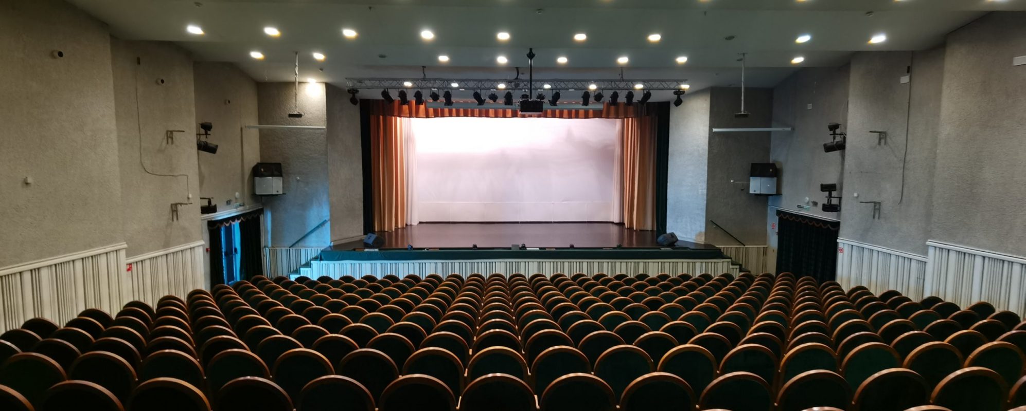 Фотографии концертного зала Концертный зал ДК Строитель