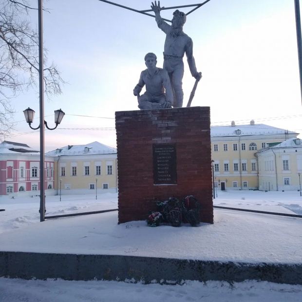 Фотография памятника Памятник семи расстрелянным коммунарам