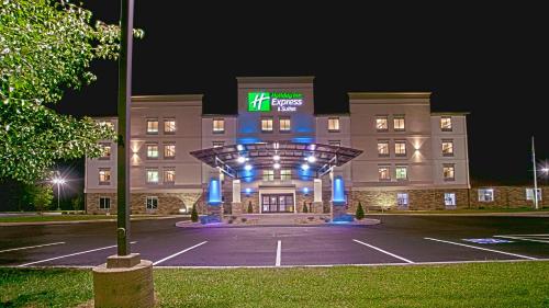 Фотография гостиницы Holiday Inn Express & Suites Evansville North, an IHG Hotel