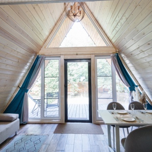 Фотография Коттеджа Частный дом А-фрейм для отдыха в дубовом лесу