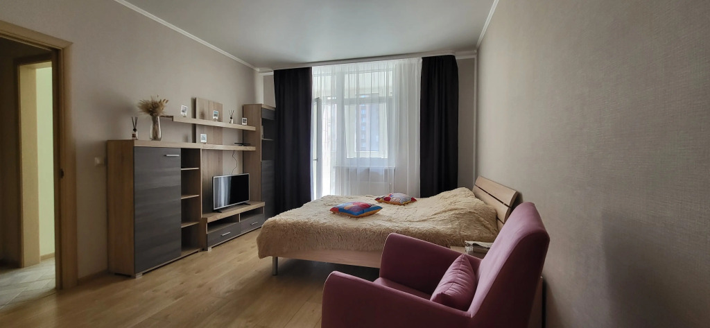 Фотография квартиры Апартаменты с денежной картиной в центре города рядом с Верхним озером