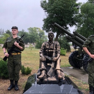 Фотография памятника Монумент Погибшим сотрудникам ОВД и военнослужащим при исполнении служебного и воинского долга