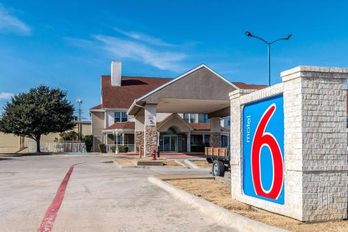Фотография гостиницы Motel 6-North Richland Hills, TX - NE Fort Worth
