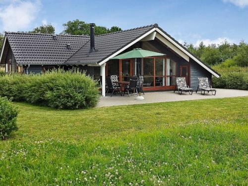 Фотография гостевого дома Three-Bedroom Holiday home in Ansager 7