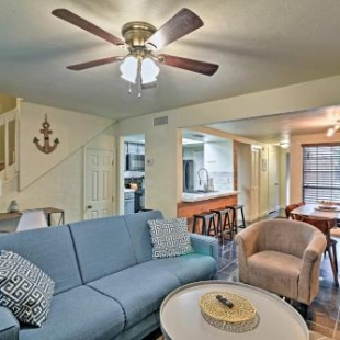 Фотография гостевого дома Updated Gainesville Townhome with Patio about 3 Mi to UF