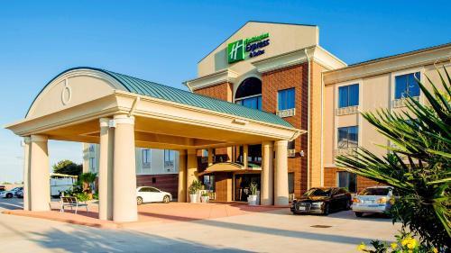 Фотография гостиницы Holiday Inn Express Hotel & Suites Waller, an IHG Hotel