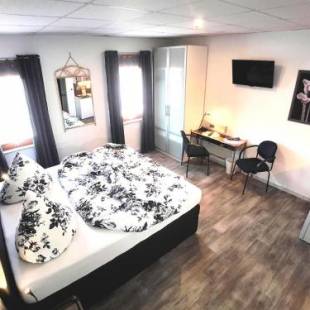 Фотографии гостевого дома
Boardinghouse - Gästezimmer am Burgplatz Sinsheim