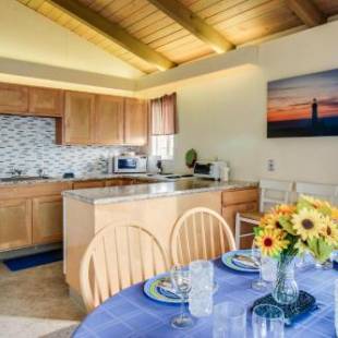 Фотографии гостевого дома
Beach Retreat -- Upper Retreat