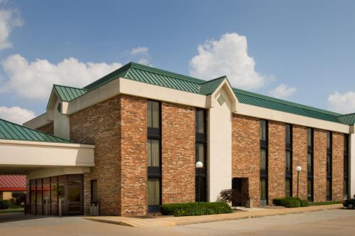 Фотография гостиницы Pear Tree Inn St. Louis Fenton