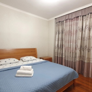 Фотография квартиры Апартаменты трехкомнатные с 4 кроватями и диваном