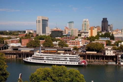 Фотография гостиницы Delta King Hotel