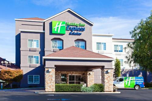 Фотография гостиницы Holiday Inn Express & Suites Oakland - Airport, an IHG Hotel