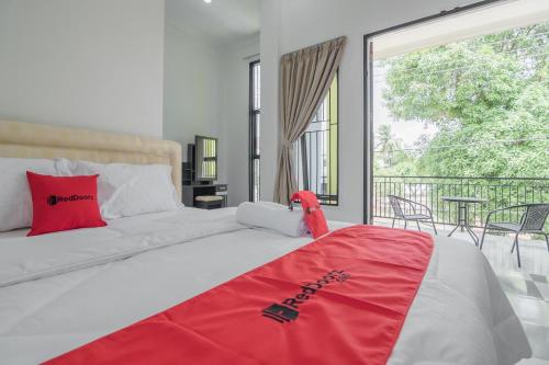Фотография гостевого дома RedDoorz near Sultan Thaha Airport Jambi