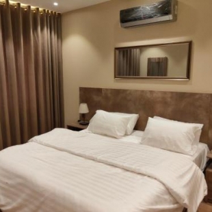 Фотография гостиницы Hamsun Suites ( Nursery Shahra e Faisal )