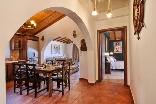 Фотография гостевого дома Nicolas Beach House