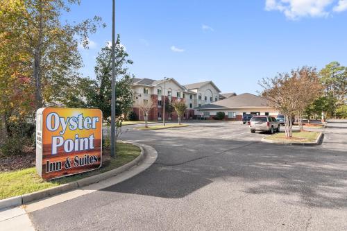 Фотографии гостиницы
Oyster Point Inn & Suites