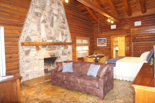 Фотография гостевого дома Wimberley Log Cabins Resort and Suites- Unit 1