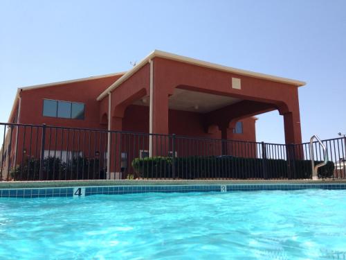 Фотография гостиницы Econo Lodge Inn & Suites