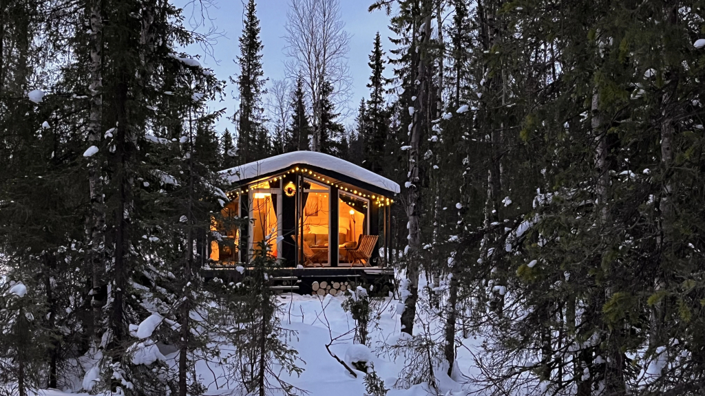 Фотография Коттеджа Частный Дом с Видом на Лес и Горы в 15 минутах от Bigwood