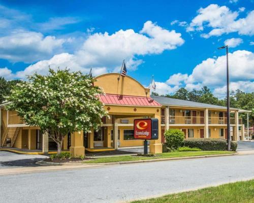 Фотография мотеля Econo Lodge Inn & Suites at Fort Benning