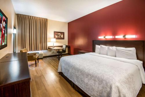 Фотография гостиницы Red Roof Inn PLUS+ Long Island - Garden City