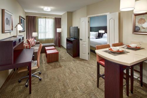 Фотография гостиницы Staybridge Suites Anaheim At The Park, an IHG Hotel
