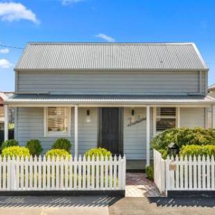 Фотографии гостевого дома 
            Geelong West Miner's Cottage