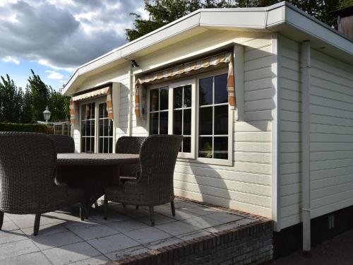 Фотография гостевого дома Modern Holiday Home in Kaatsheuvel with Jacuzzi