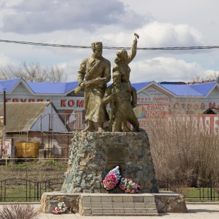Фотография Памятник погибшим в годы гражданской войны