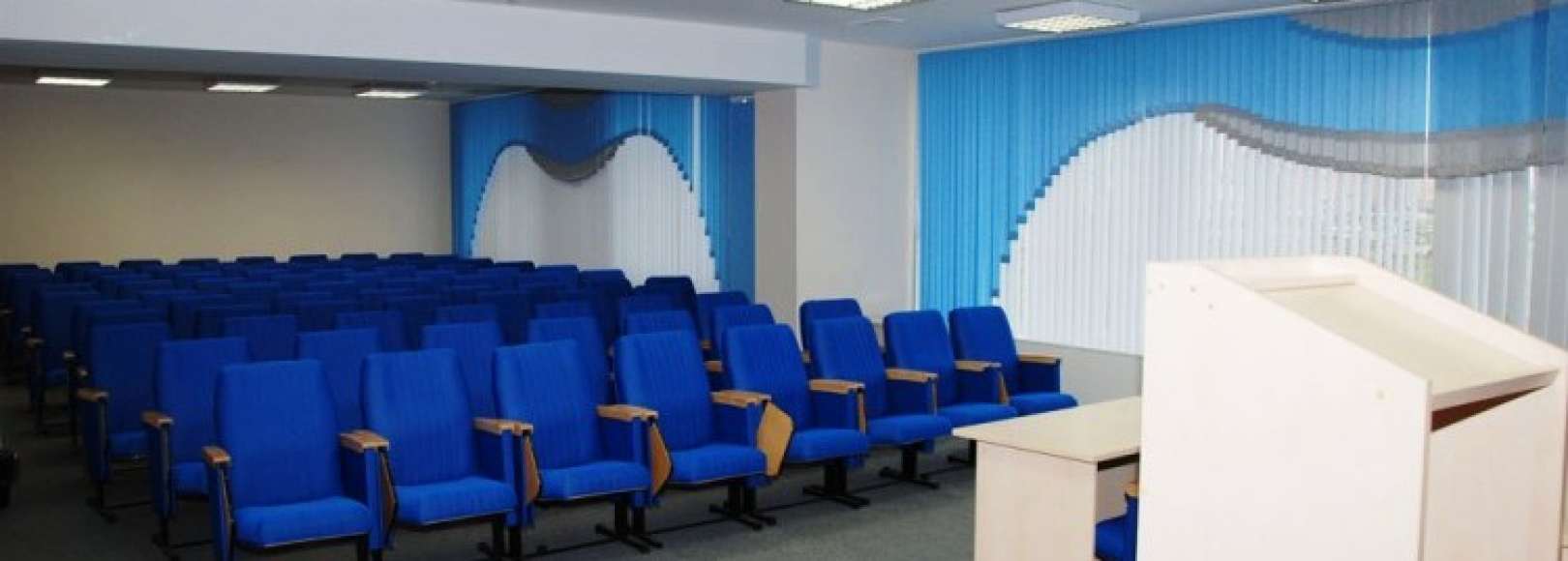 Фотография конференц-зала Средний зал