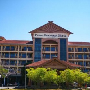 Фотография гостиницы Putra Brasmana Hotel