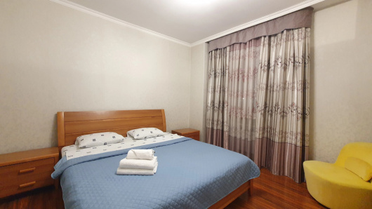 Фотографии квартиры 
            Апартаменты трехкомнатные с 4 кроватями и диваном