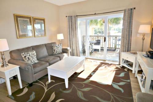 Фотография мини отеля Inn at Camachee Harbor View Suite 26