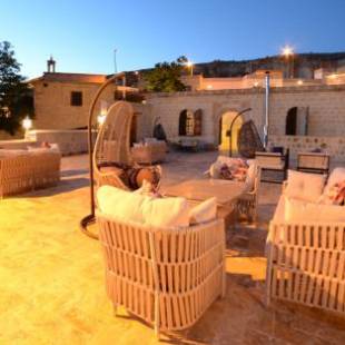 Фотографии гостиницы
Crassus Cave Hotel