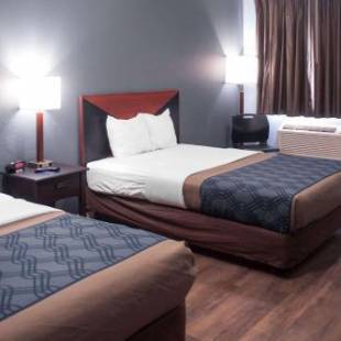 Фотографии гостиницы 
            Econo Lodge Inn & Suites South Sandusky