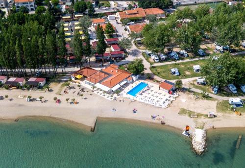 Фотография базы отдыха Mobile Homes Camp Galeb