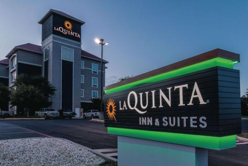 Фотография гостиницы La Quinta by Wyndham San Antonio Northwest
